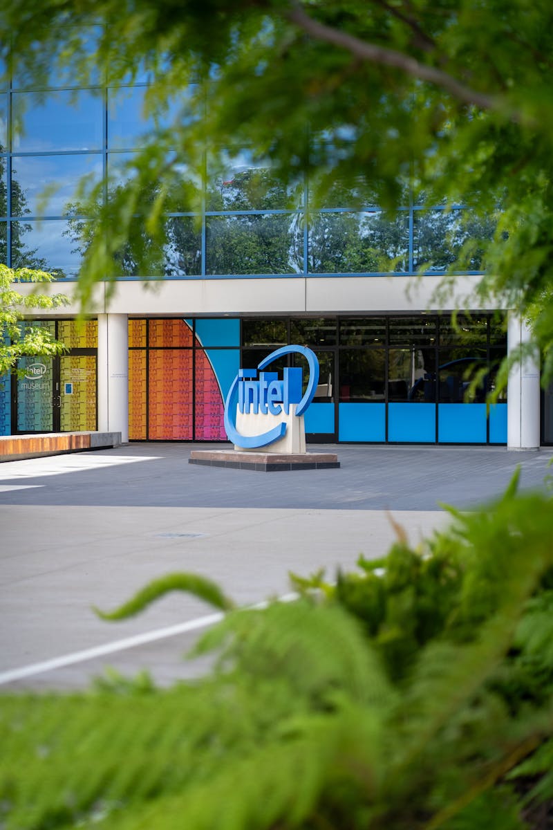 Intel introduces laptops with AI processing units