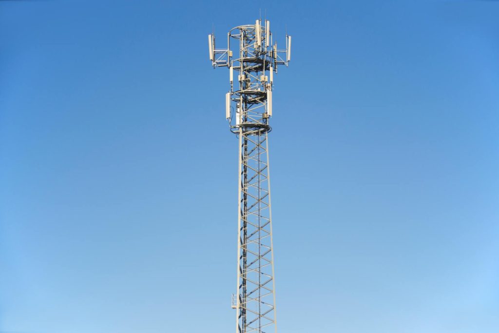 at&t exceeds Q4 expectations with strong results