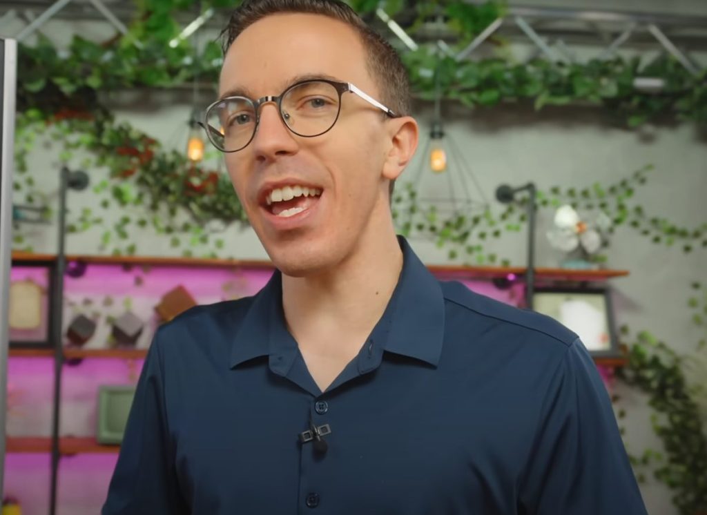 Austin Evans Explores Thrift Store Tech