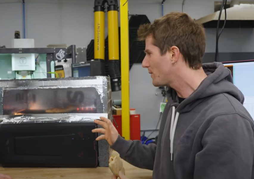 Linus Tech Tips Created a Pizza PC