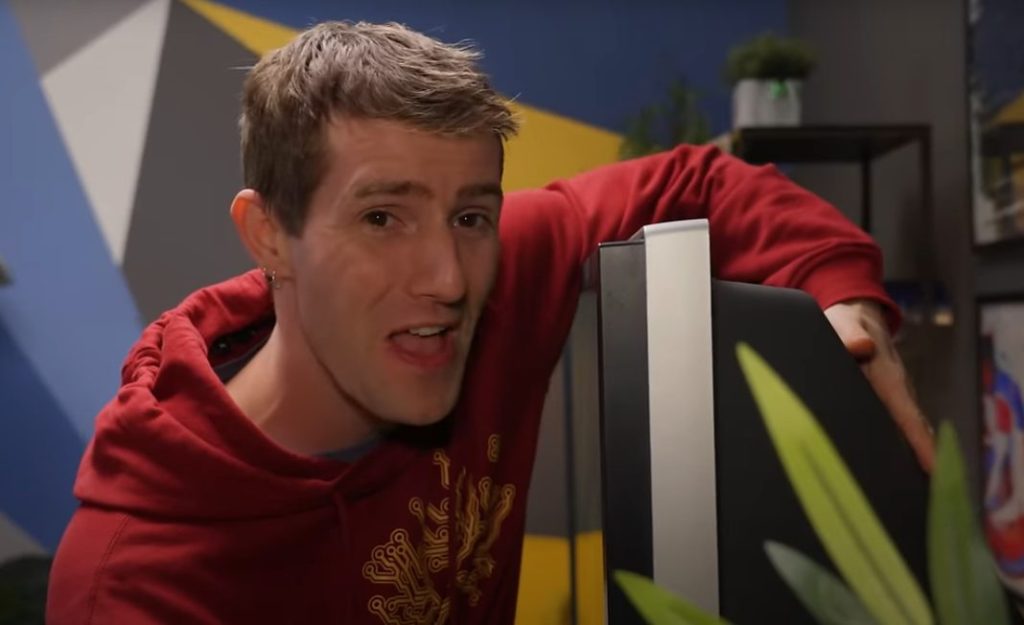Linus Tech Tips the Ultimate Gaming TV Hack Shows Bigger Is Better
