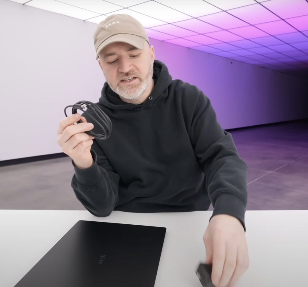 Unbox Therapy Reviews the LG Gram 2025