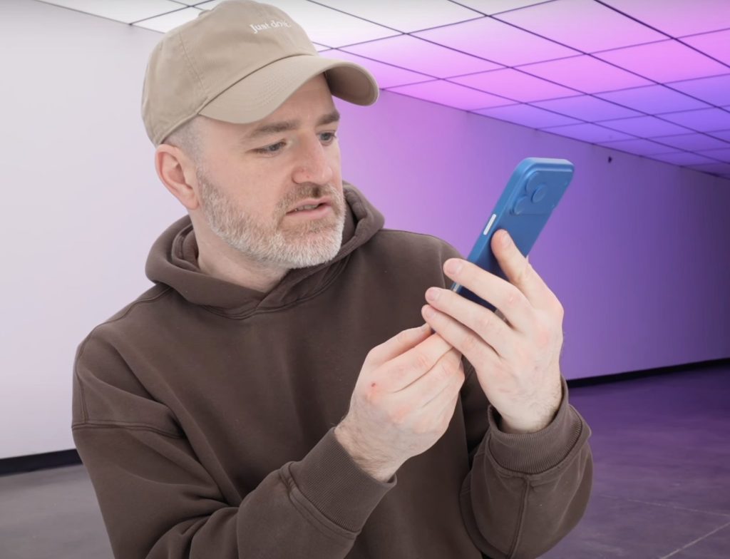 Unbox Therapy Reviews the iPhone 17 Air