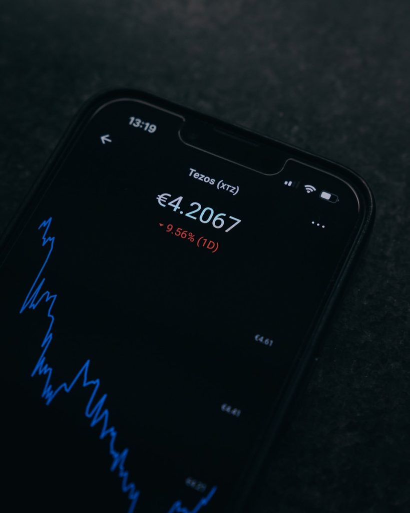 Analyst Dismisses Alphabet Stock Drop, Cites Apple's Strategic Interests