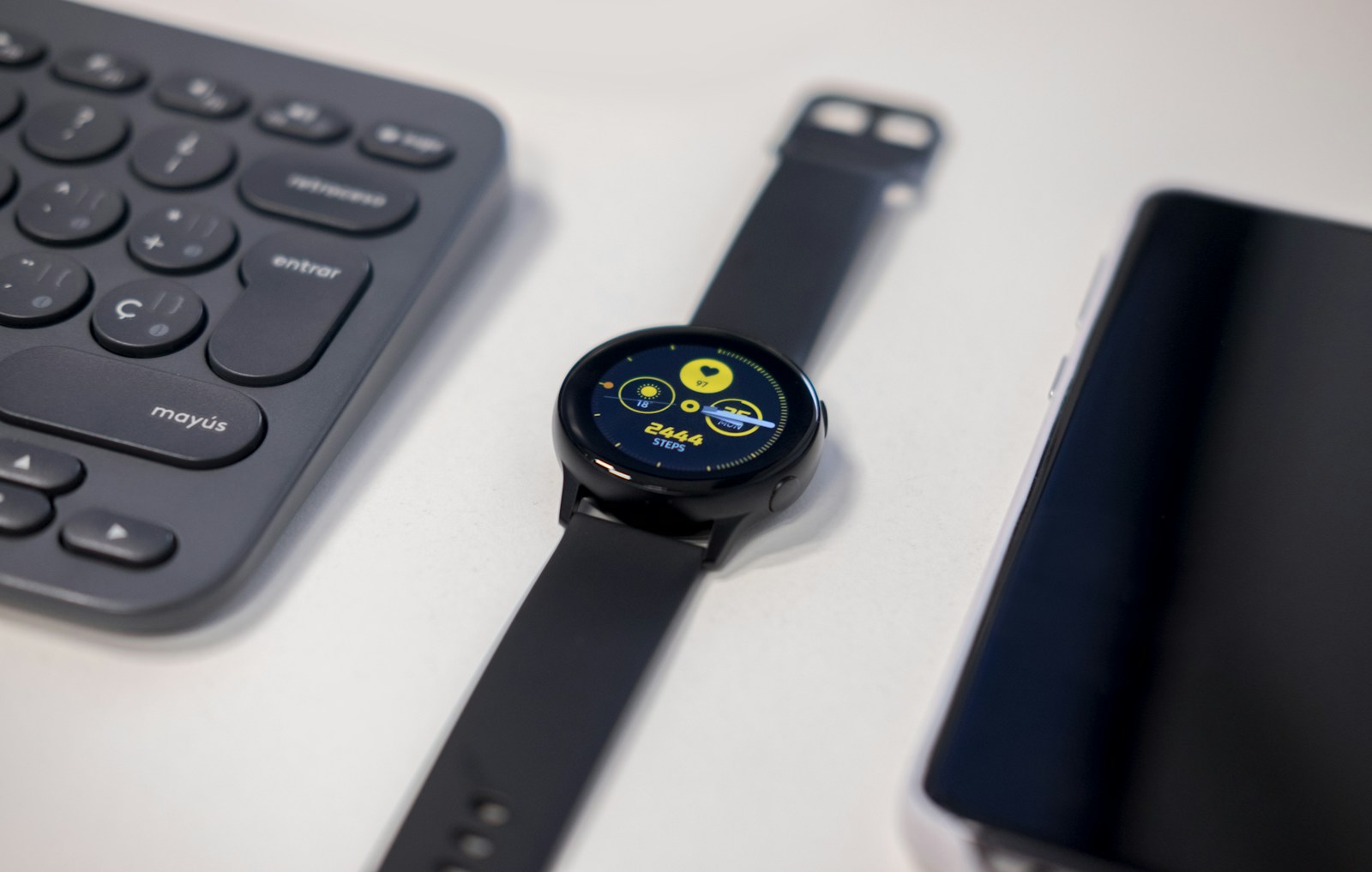 Samsung Galaxy Watches to control TVs with gestures